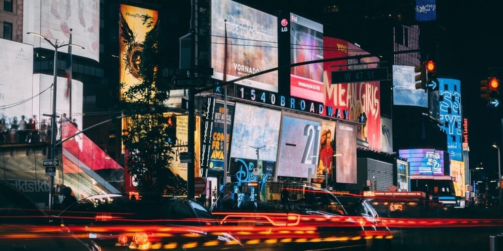 dooh-advertising-led-display-3.jpg