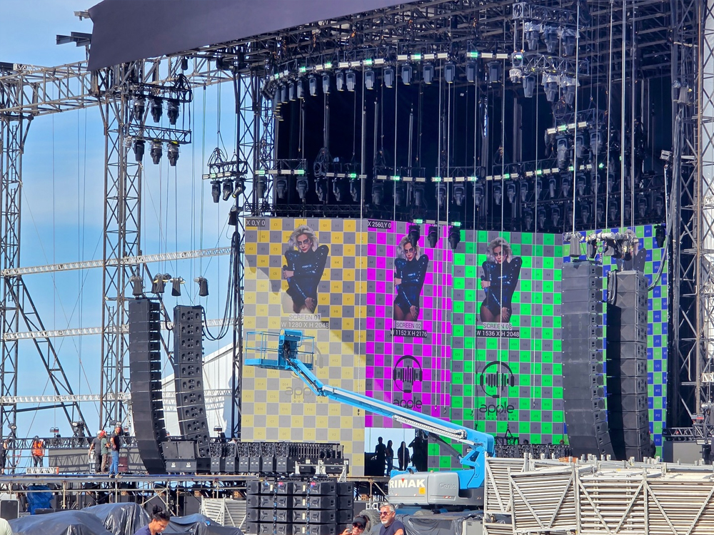 stage-led-at-cairns-beach-music-fest-2.jpg
