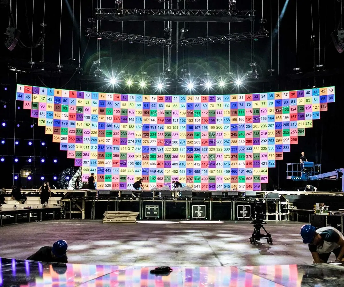 Large-LED-screen.webp Large-LED-screen.webp