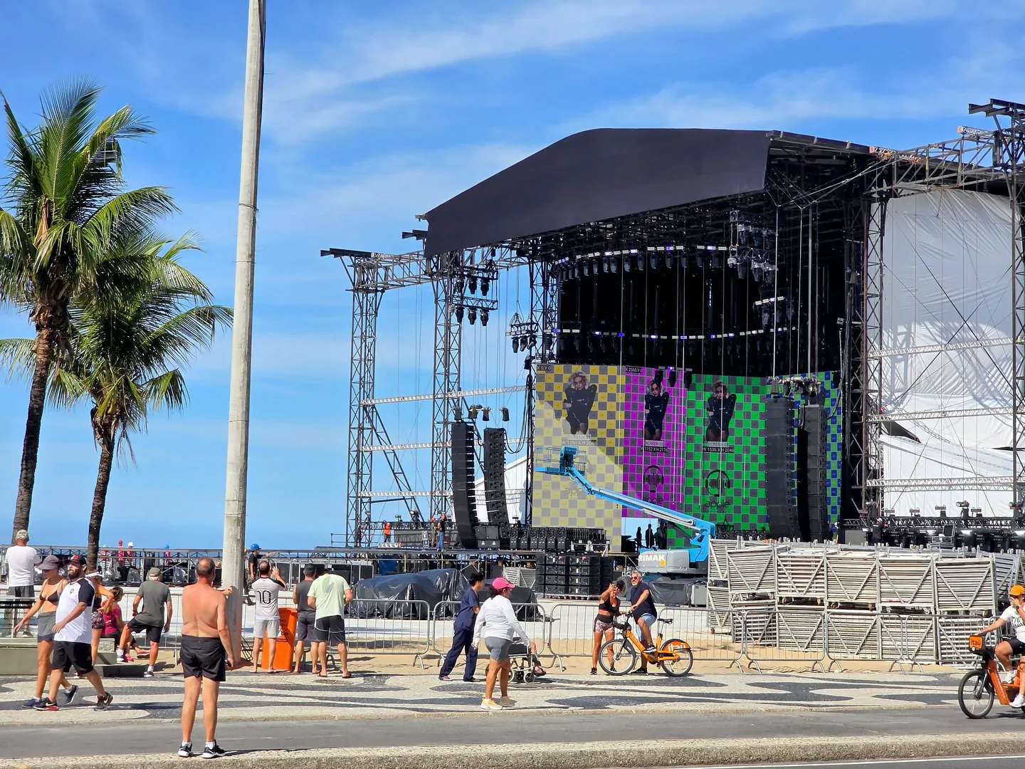 outdoor_stage_led_screen.webp